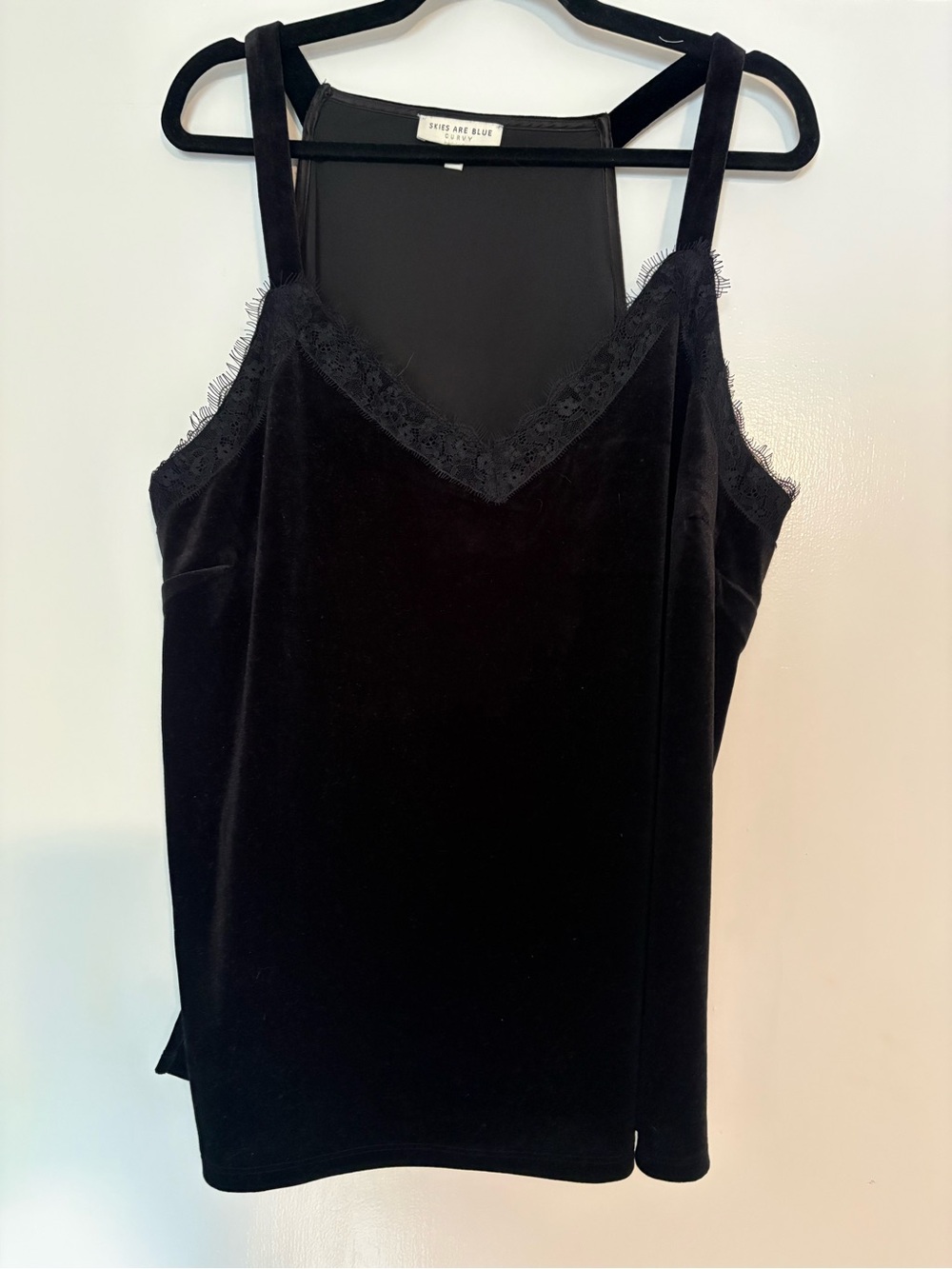 Skies Are Blue Curvy 1X Black Velvet Eyelash Lace Cami Top